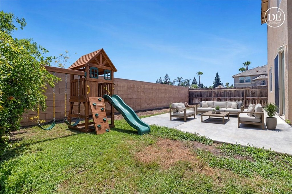 1135 N Whittier Ave, Clovis, CA 93611