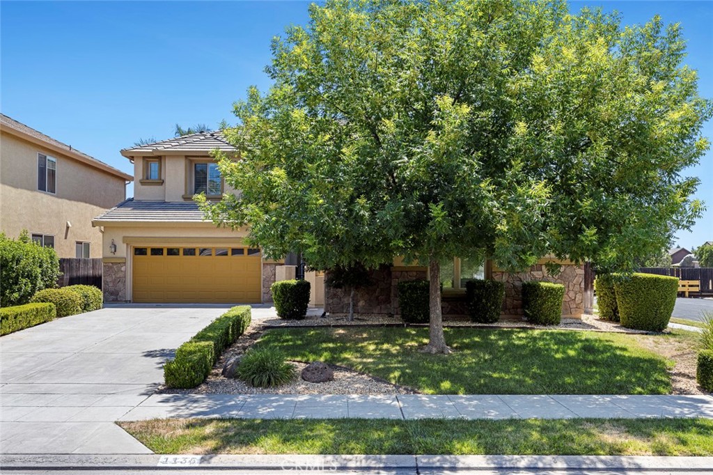1135 N Whittier Ave, Clovis, CA 93611