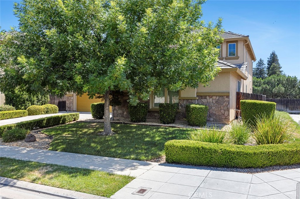 1135 N Whittier Ave, Clovis, CA 93611