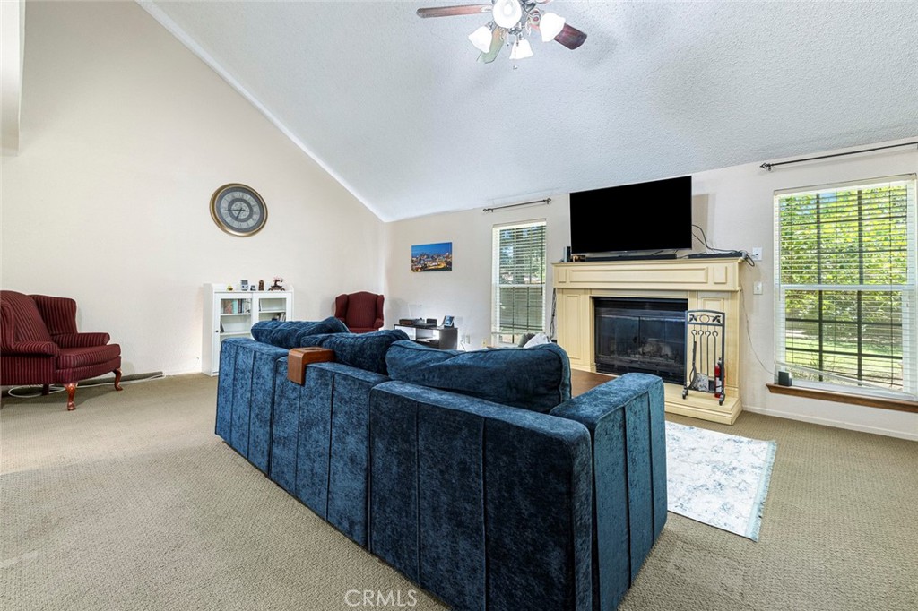 2183 E Fallbrook Ave, Fresno, CA 93720