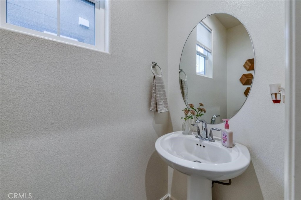 836 W Winchell, Madera, CA 93636