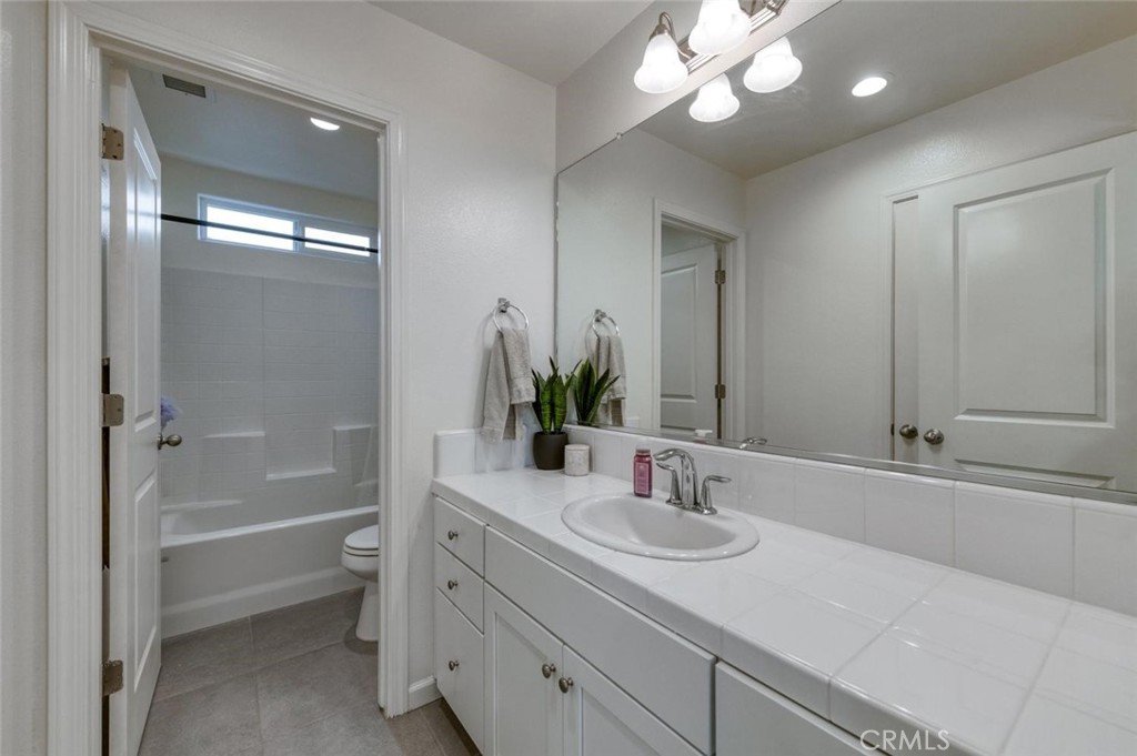 836 W Winchell, Madera, CA 93636
