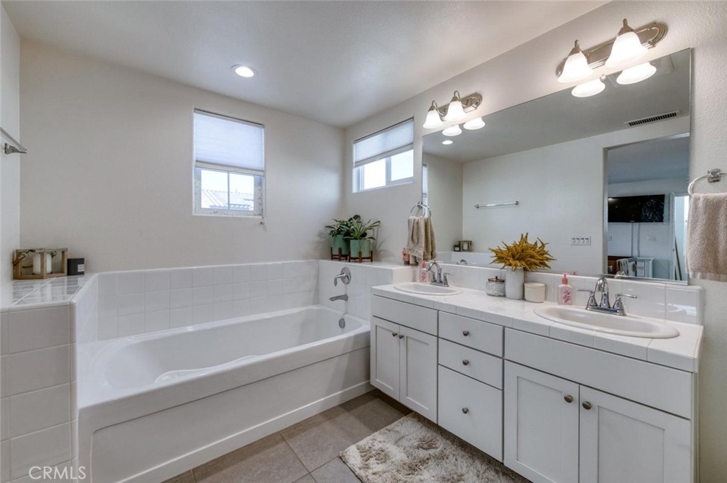 836 W Winchell, Madera, CA 93636