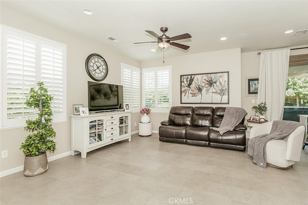 7049 N Cedar Hill, Fresno, CA 93722