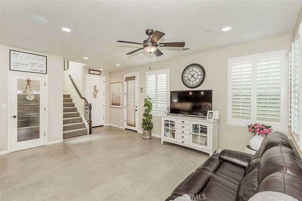 7049 N Cedar Hill, Fresno, CA 93722