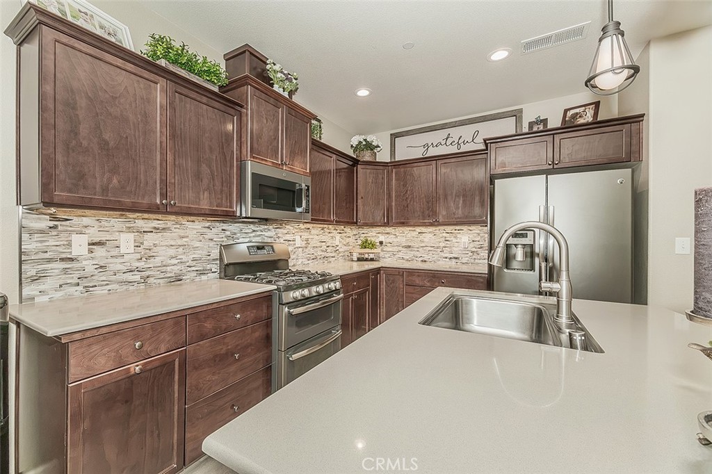 7049 N Cedar Hill, Fresno, CA 93722