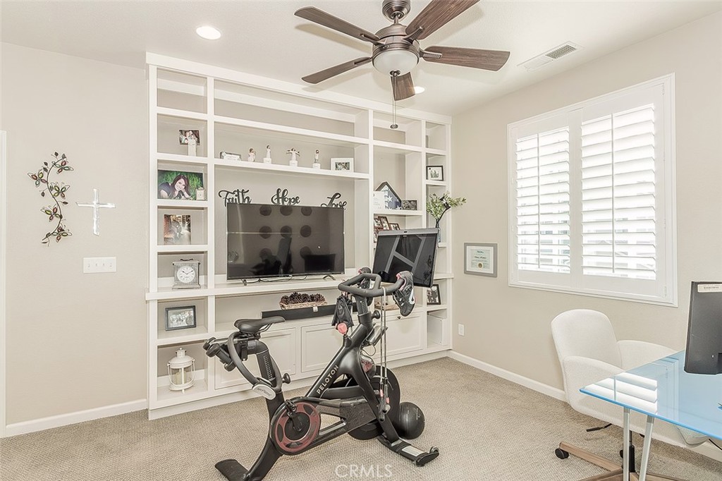 7049 N Cedar Hill, Fresno, CA 93722