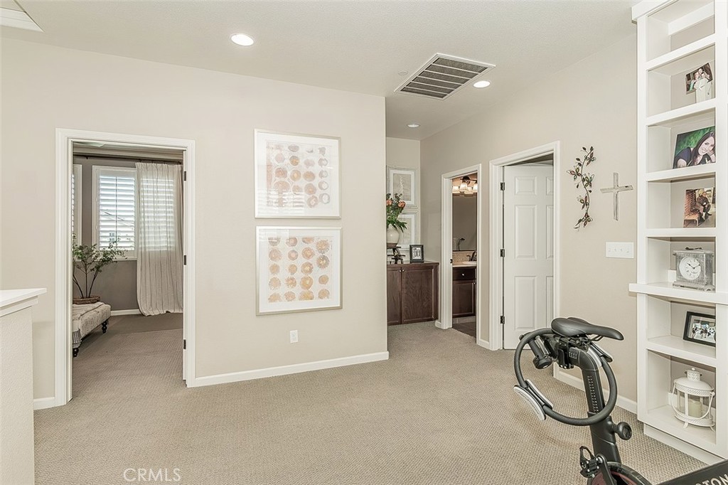 7049 N Cedar Hill, Fresno, CA 93722