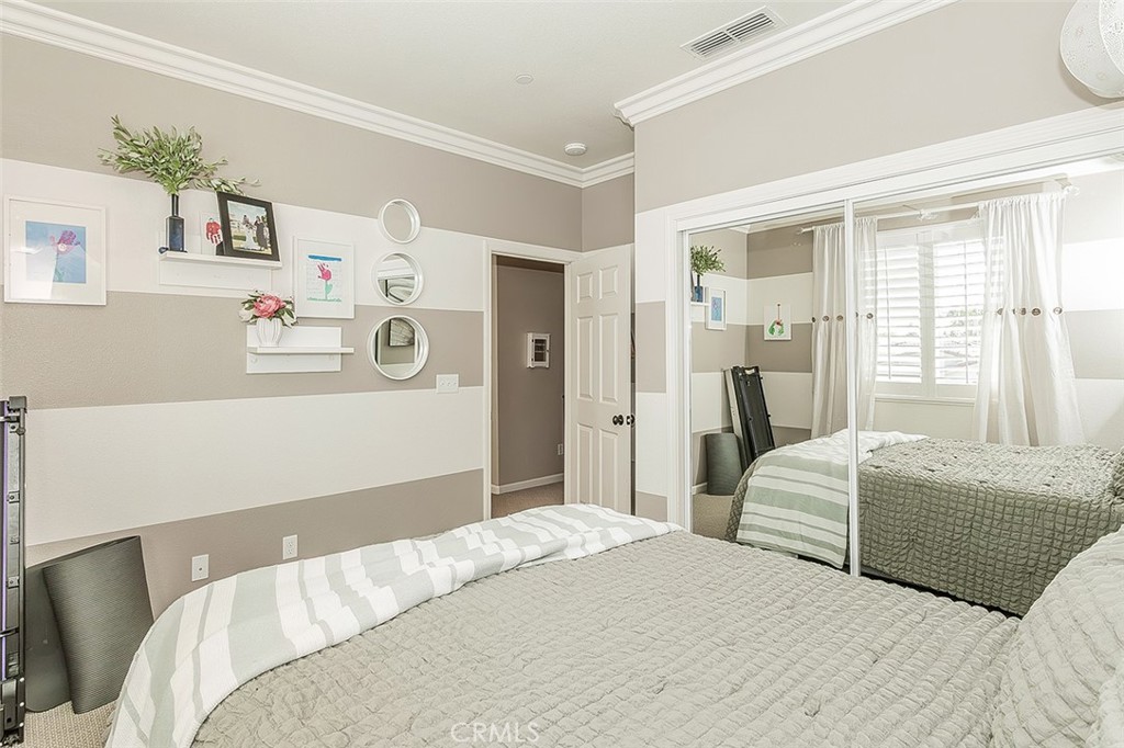 7049 N Cedar Hill, Fresno, CA 93722
