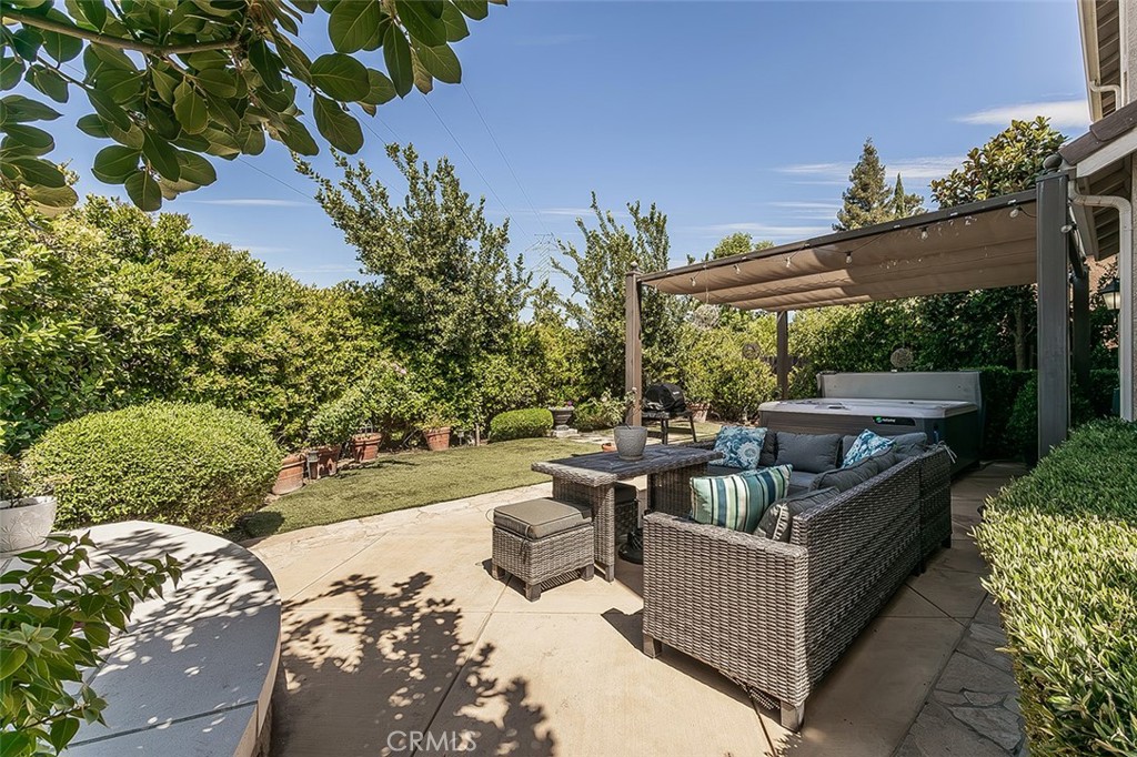 7049 N Cedar Hill, Fresno, CA 93722