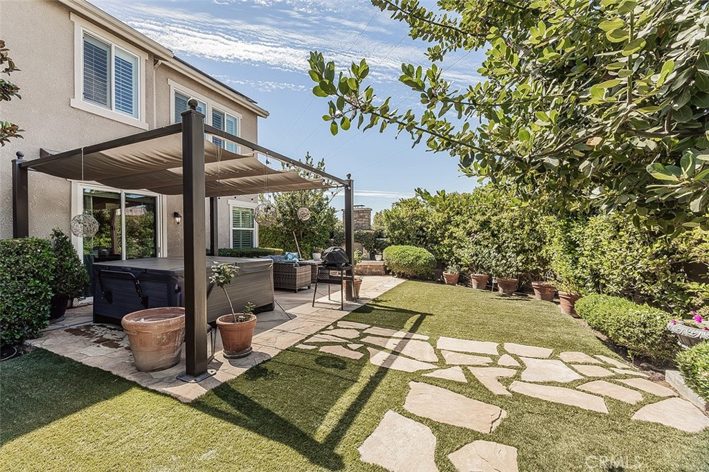 7049 N Cedar Hill, Fresno, CA 93722