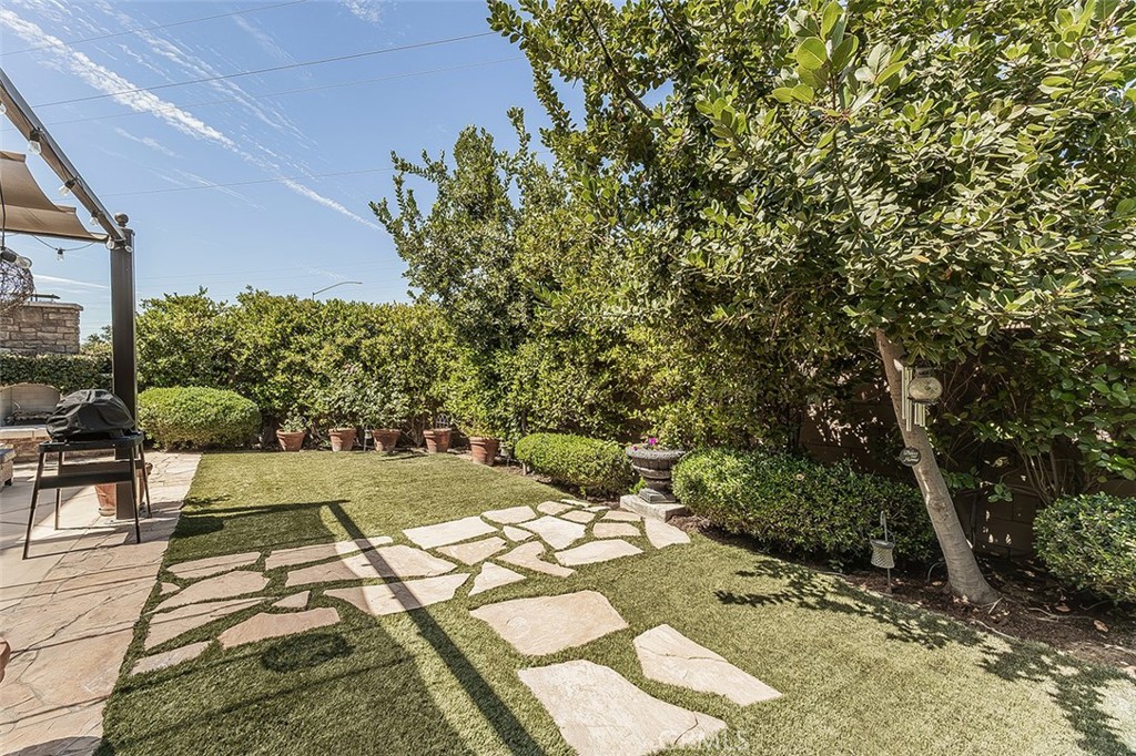 7049 N Cedar Hill, Fresno, CA 93722