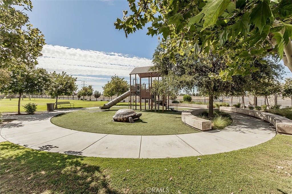 7049 N Cedar Hill, Fresno, CA 93722