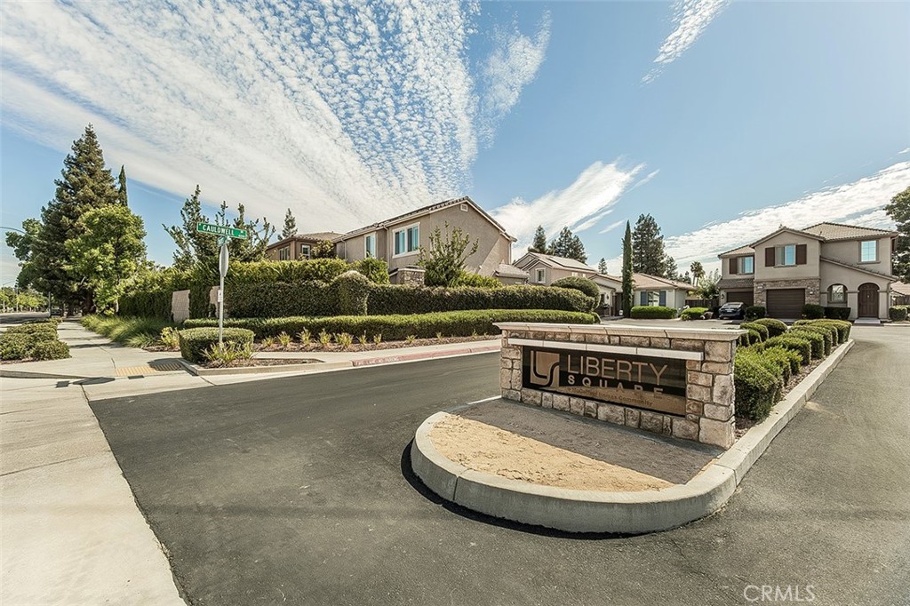 7049 N Cedar Hill, Fresno, CA 93722