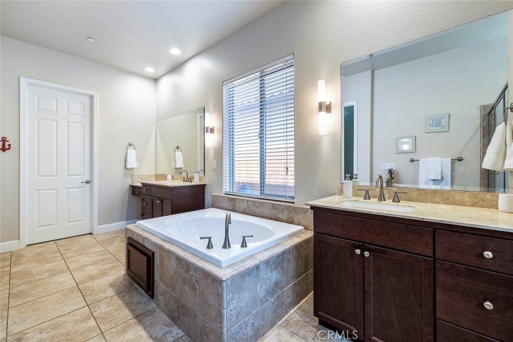 5796 N San Miguel, Fresno, CA 93723