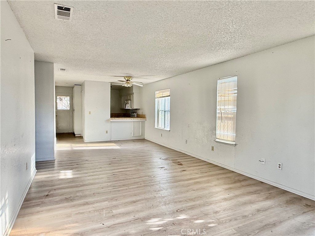 1027 W Dakota #113, Fresno, CA 93705
