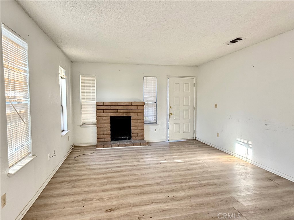 1027 W Dakota #113, Fresno, CA 93705