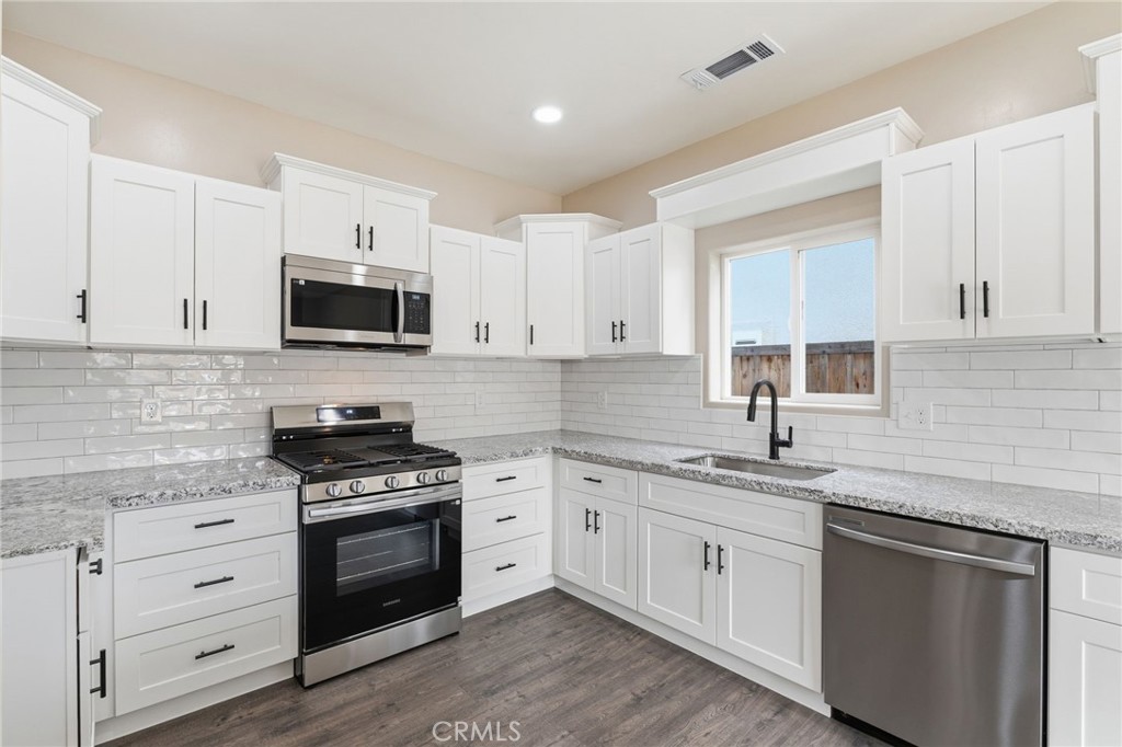 3447 E Douglas Ave, Visalia, CA 93292