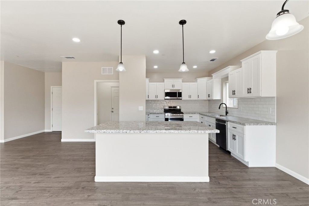 3447 E Douglas Ave, Visalia, CA 93292