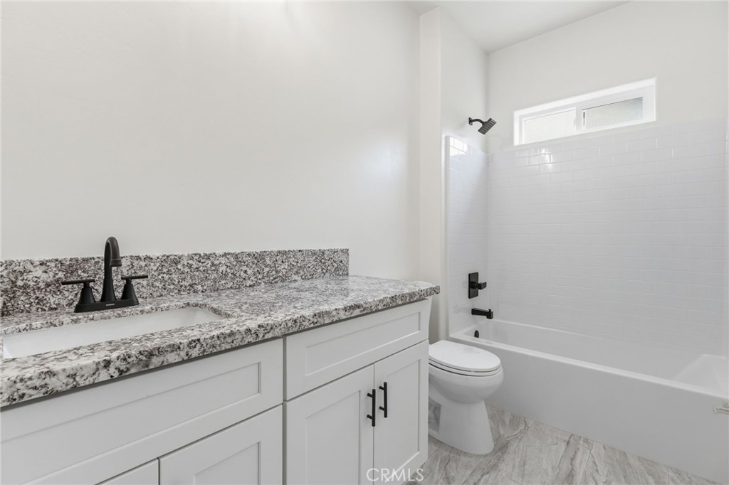 3447 E Douglas Ave, Visalia, CA 93292