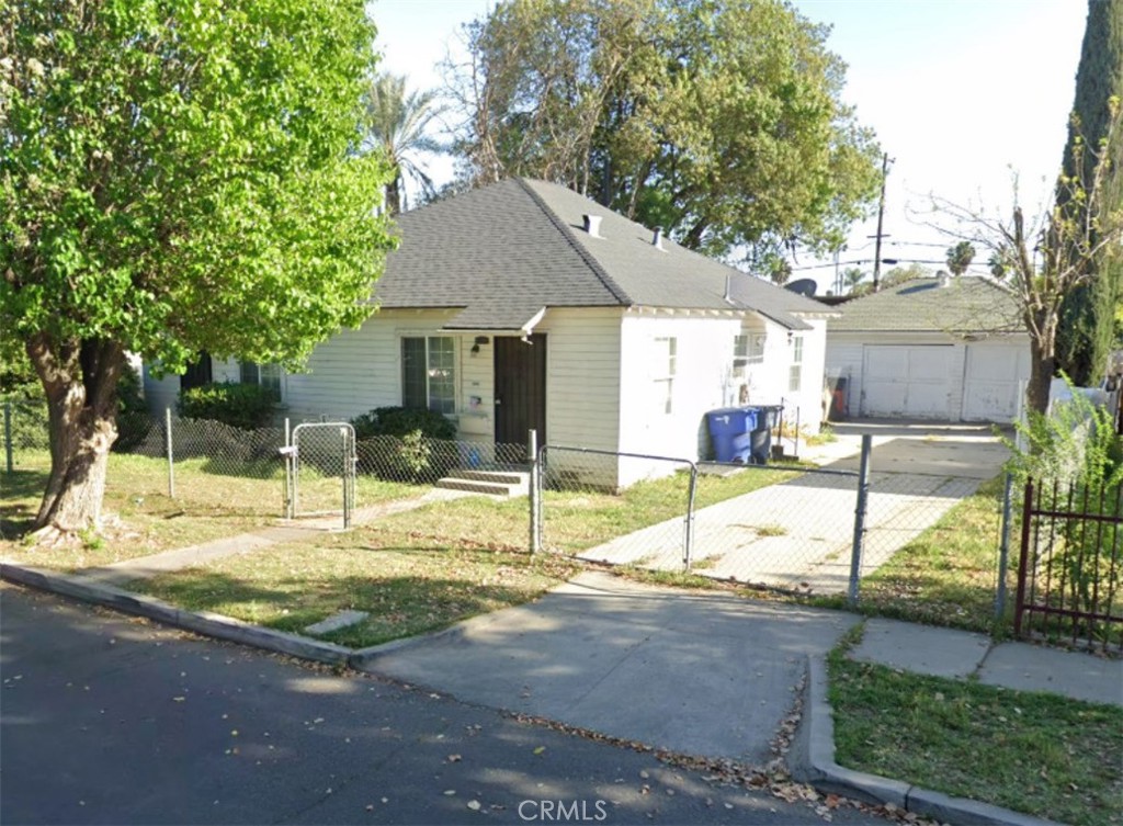 3922 E White, Fresno, CA 93702