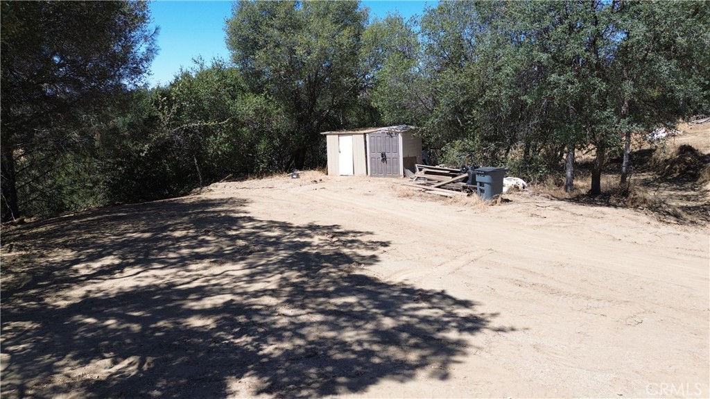25 Buckaroo Ln, Auberry, CA 93602