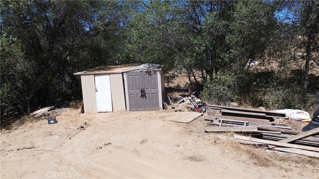 25 Buckaroo Ln, Auberry, CA 93602