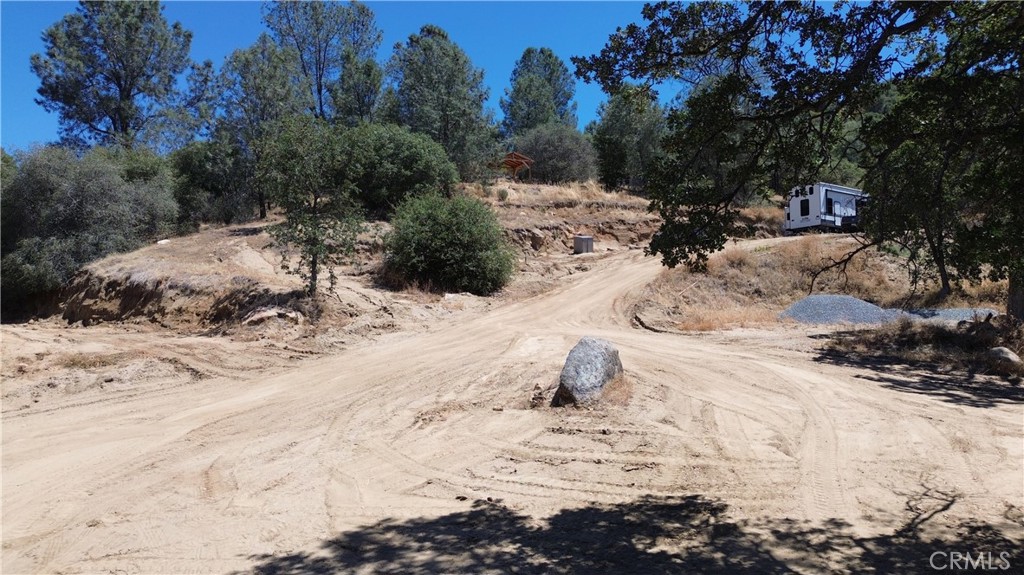 25 Buckaroo Ln, Auberry, CA 93602