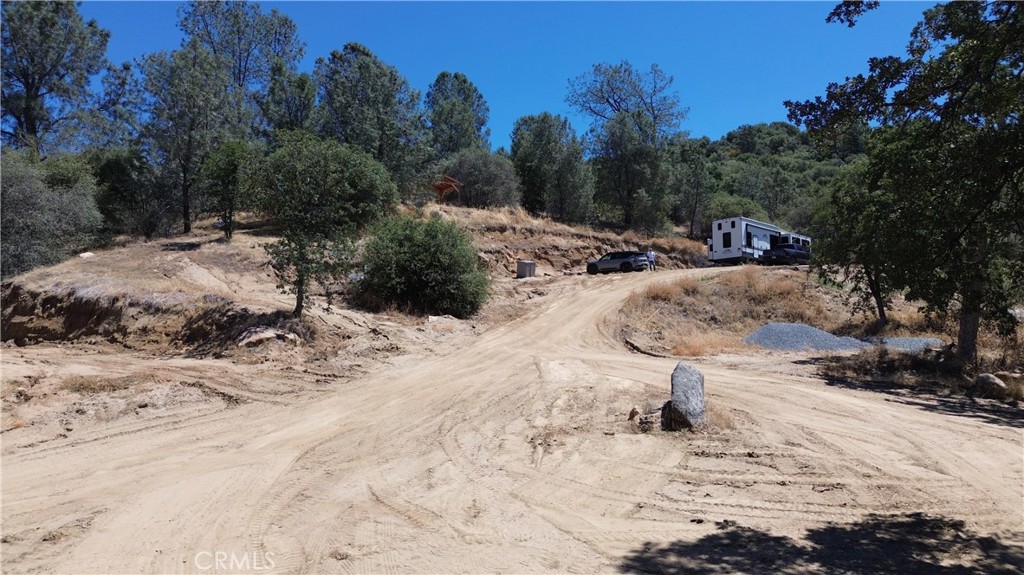 25 Buckaroo Ln, Auberry, CA 93602