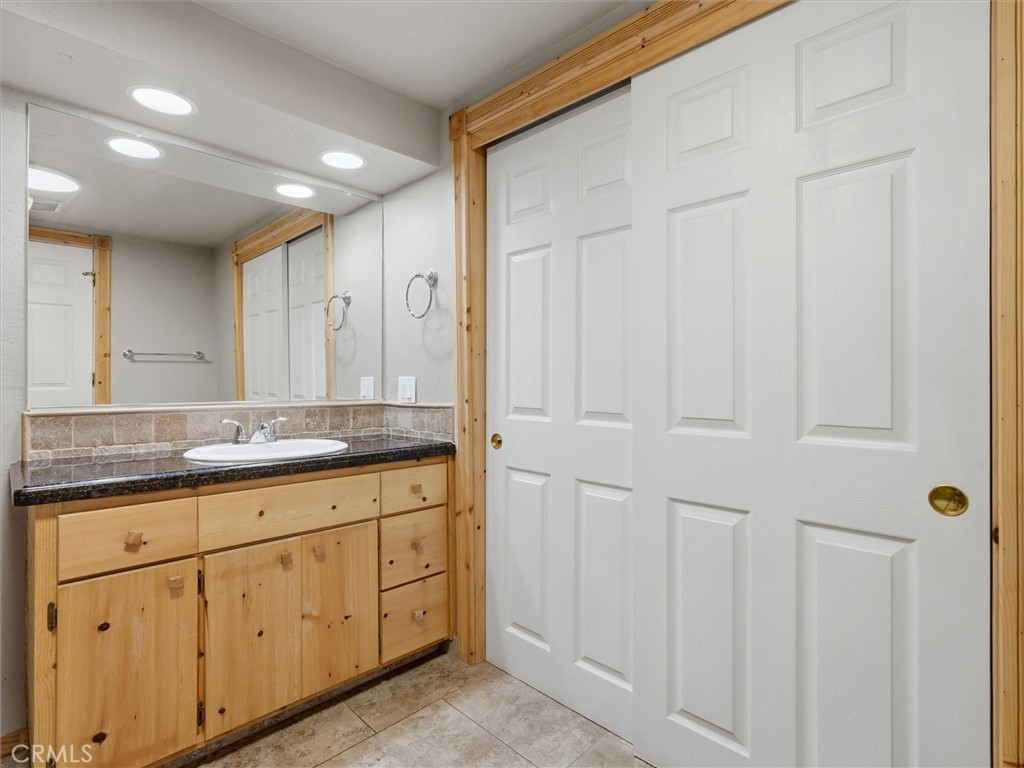 39570 Saunders, Bass Lake, CA 93604