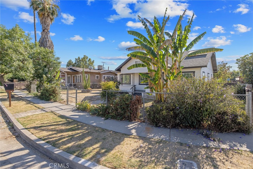 2640 S 11th St, Fresno, CA 93725