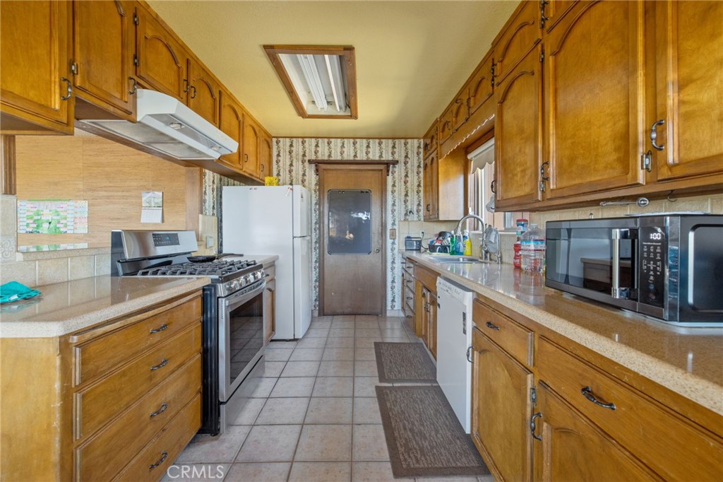 16565 Lacey Blvd, Lemoore, CA 93245