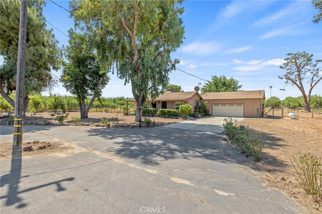 16565 Lacey Blvd, Lemoore, CA 93245