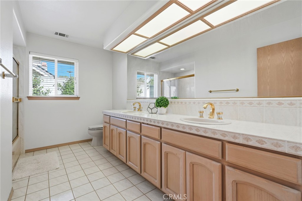 3403 E Vassar Ct, Visalia, CA 93292