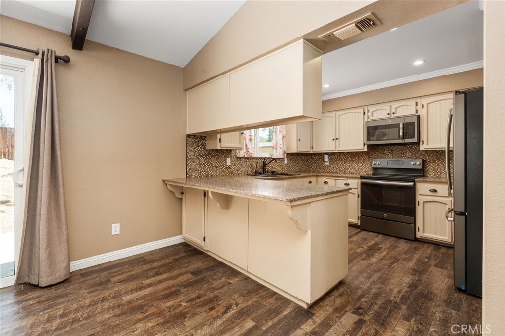 39749 Pine Ridge Road, Oakhurst, CA 93644