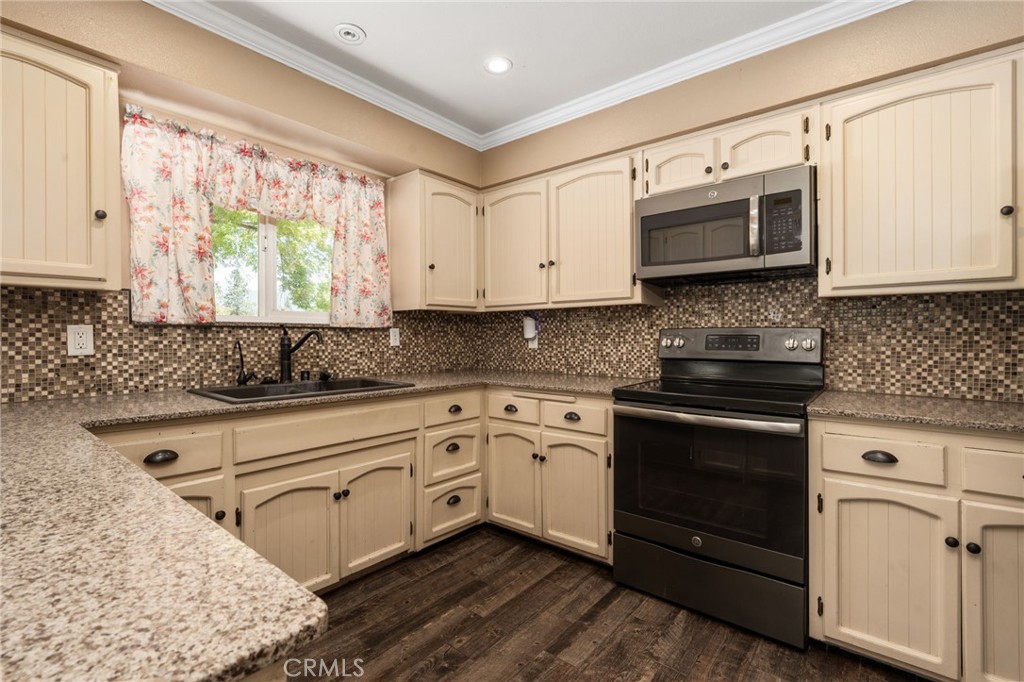 39749 Pine Ridge Road, Oakhurst, CA 93644