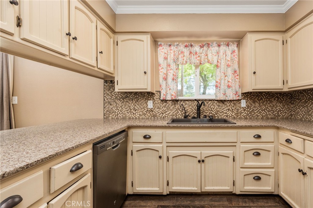 39749 Pine Ridge Road, Oakhurst, CA 93644