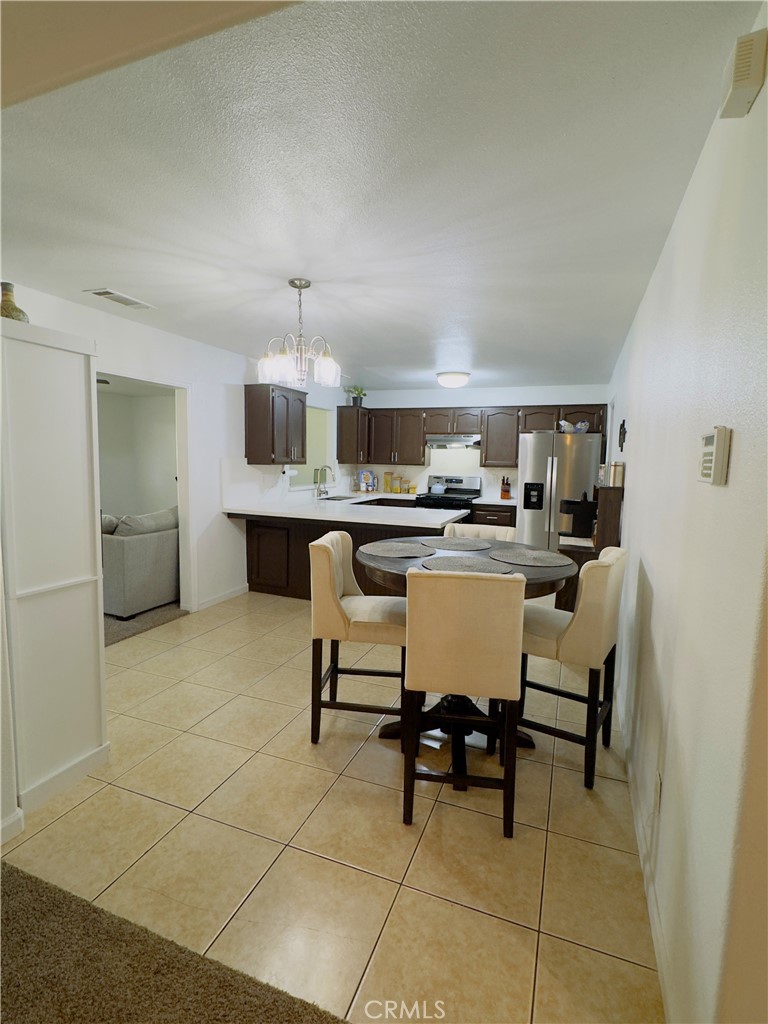 1009 S Elverta St, Visalia, CA 93292
