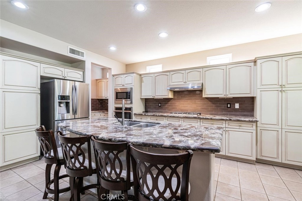 4683 N Arrow Ridge, Clovis, CA 93619