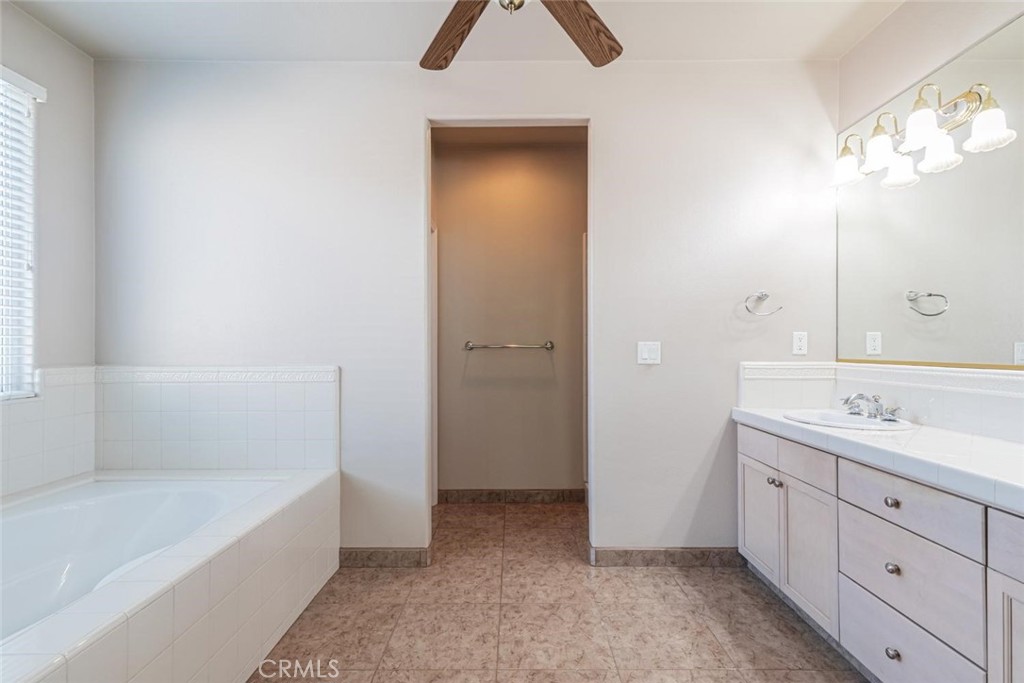 4683 N Arrow Ridge, Clovis, CA 93619
