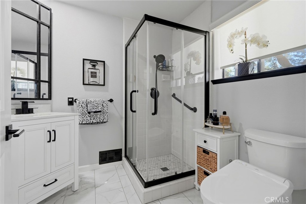 5622 W Prospect, Visalia, CA 93291
