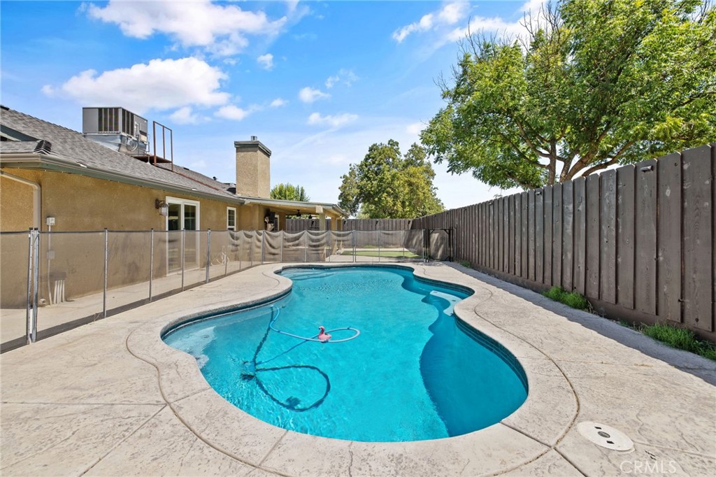 2175 Beechwood Ct, Hanford, CA 93230