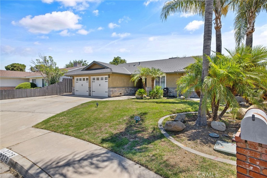 2175 Beechwood Ct, Hanford, CA 93230