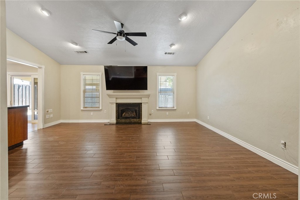 2175 Beechwood Ct, Hanford, CA 93230