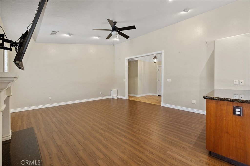 2175 Beechwood Ct, Hanford, CA 93230