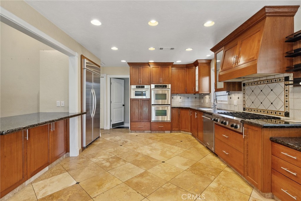 2175 Beechwood Ct, Hanford, CA 93230