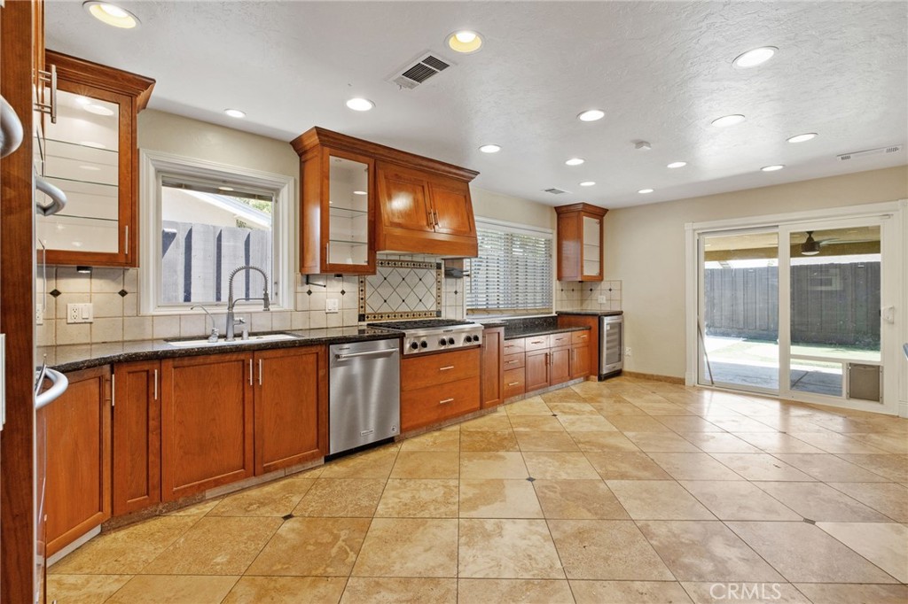 2175 Beechwood Ct, Hanford, CA 93230