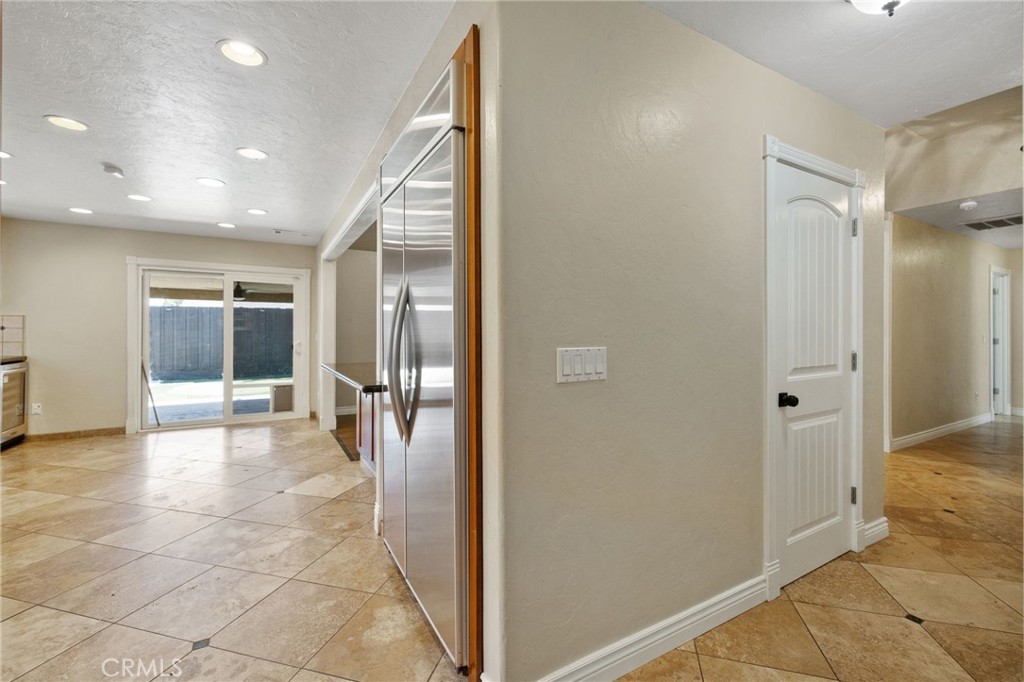 2175 Beechwood Ct, Hanford, CA 93230