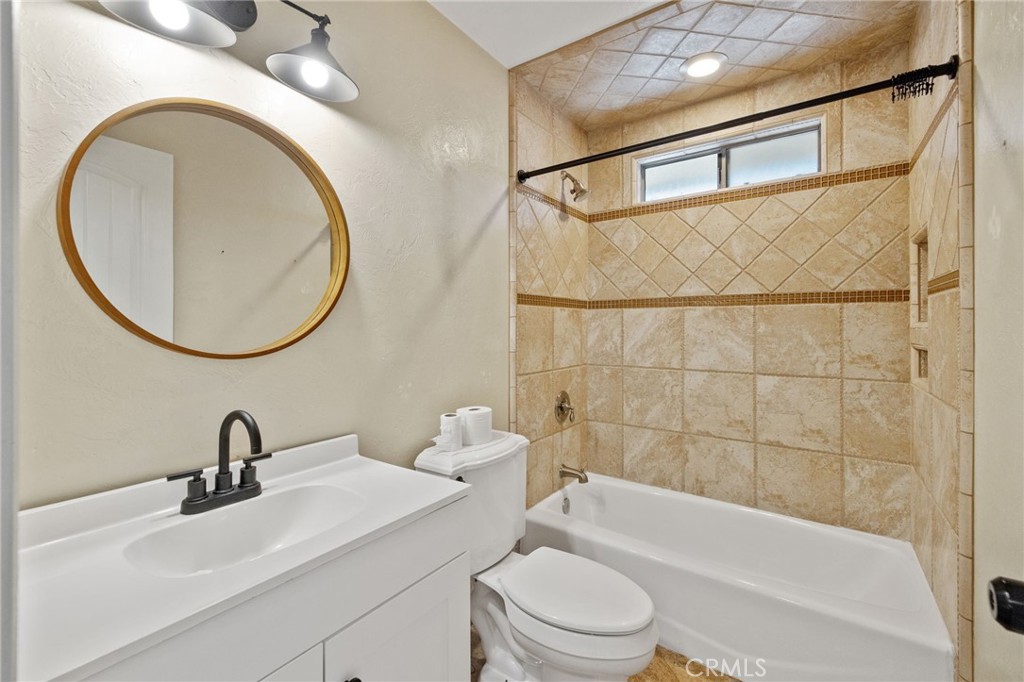 2175 Beechwood Ct, Hanford, CA 93230
