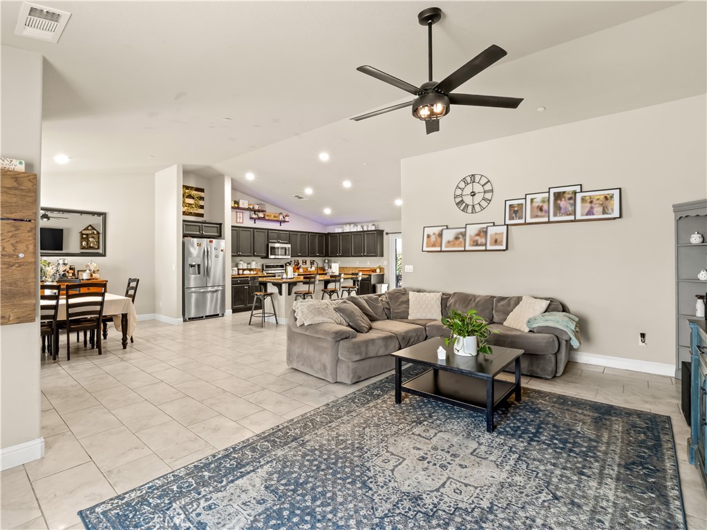 391 Rosewood, Sanger, CA 93657